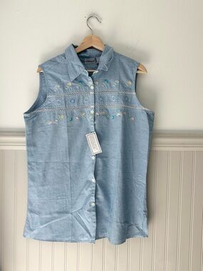 ⭐️ NEW Cabin Creek Large Light Blue Sleeveless Button-Down Shirt with Embroidery